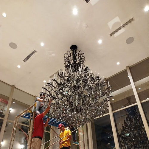 Jasa cuci servis bongkar pasang lampu kristal hias JABODETABEK (13) Jasa cuci servis bongkar pasang lampu kristal hias JABODETABEK (13)