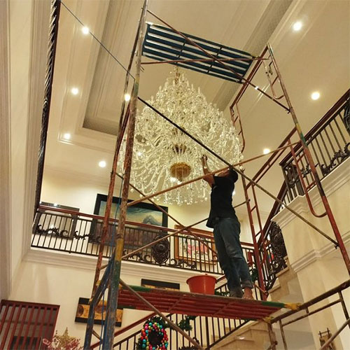 Jasa cuci servis bongkar pasang lampu kristal hias JABODETABEK (15) Jasa cuci servis bongkar pasang lampu kristal hias JABODETABEK (15)