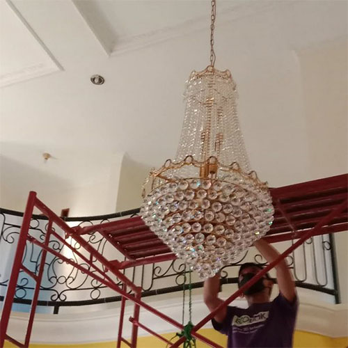 Jasa cuci servis bongkar pasang lampu kristal hias JABODETABEK (24) Jasa cuci servis bongkar pasang lampu kristal hias JABODETABEK (24)