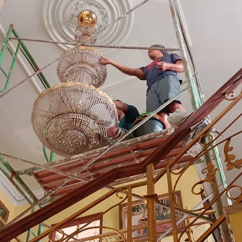 Jasa cuci servis bongkar pasang lampu kristal hias JABODETABEK (25) Jasa cuci servis bongkar pasang lampu kristal hias JABODETABEK (25)