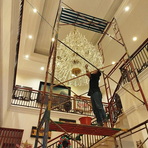 Jasa cuci servis bongkar pasang lampu kristal hias JABODETABEK (32) Jasa cuci servis bongkar pasang lampu kristal hias JABODETABEK (32)