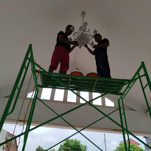 Jasa cuci servis bongkar pasang lampu kristal hias JABODETABEK (39) Jasa cuci servis bongkar pasang lampu kristal hias JABODETABEK (39)